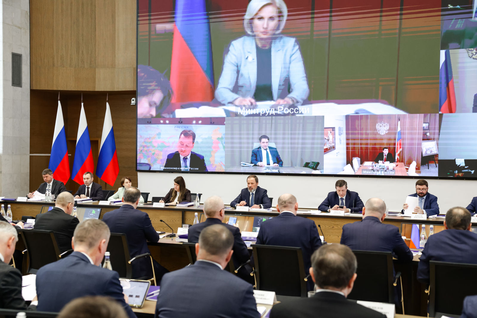 ab5e8c2f13e24e7e9f44cd000b0747e9